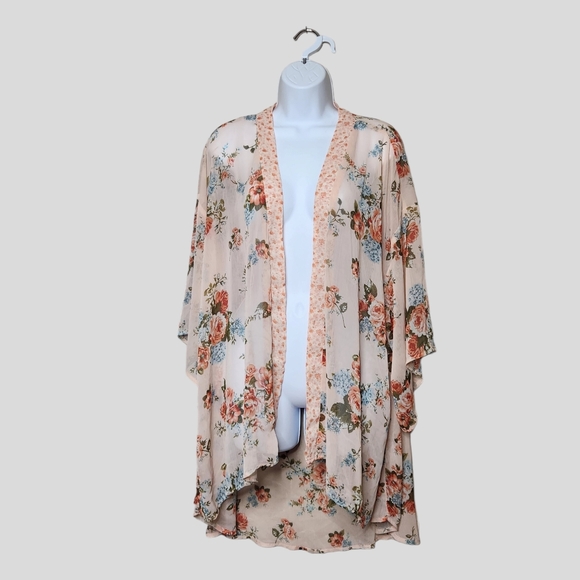 Band of Gypsies Tops - Band of Gypsies Pink Floral Kimono